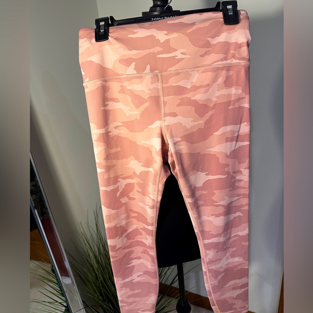 Athleta Pink Camo Women’s High Waist Crop Leggings
